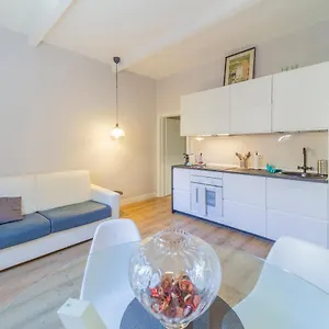 Armadillo House - Elegante Casa A Appartamento Parma